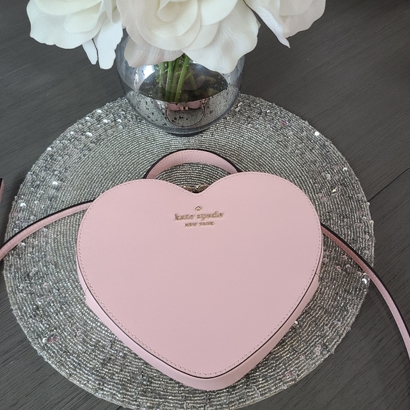 Like New - Kate Spade Heart Crossbody Bag 💕 - Picture 2 of 15